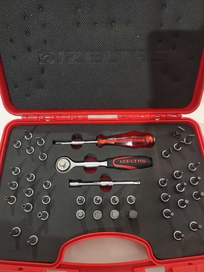 İZELTAŞ 1/4" BİTS UÇLU LOKMA TAKIMI 42 PARÇA